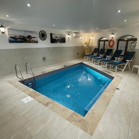 Alina Boutique Living Bed & Breakfast Victoria Exterior photo