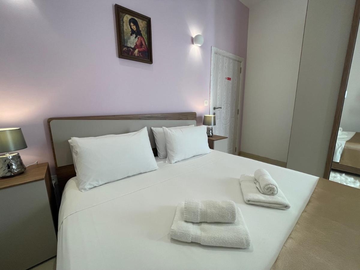 Alina Boutique Living Bed & Breakfast Victoria Exterior photo